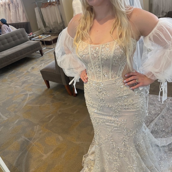 Essense of Australia Gown - Picture 3 of 4